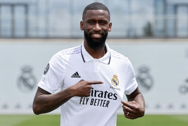 تعرض مدافع ريال مدريد أنطونيو روديجر لإصابة في الركبة في مباراة بالدوري الإسباني وتم استبداله