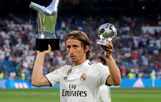 ديلي ستار: ريال مدريد يعتبر برونو فرنانديز بديلا لمودريتش البالغ من العمر 39 عاما