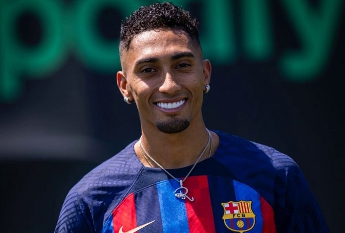 جناح برشلونة رافينيا يخبر أي لاعب ريال مدريد لا يحظى بالتقدير الكافي