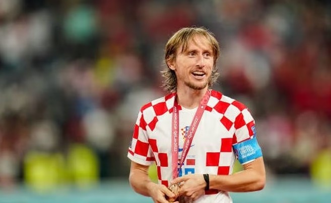 جناح برشلونة رافينيا يخبر أي لاعب ريال مدريد لا يحظى بالتقدير الكافي