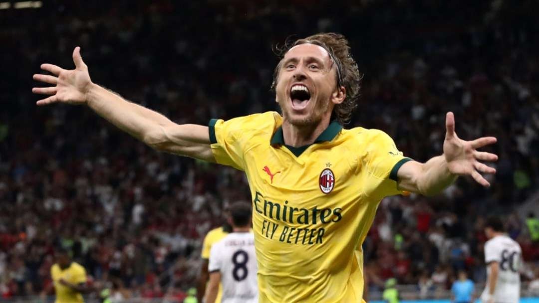مودريتش يُلهم ميلان ويقود نهضة روزونيري في الدوري الإيطالي
