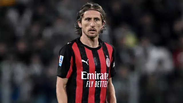 لوكا مودريتش ينتقل إلى إيه سي ميلان ويودع ريال مدريد بقلب ممتن
